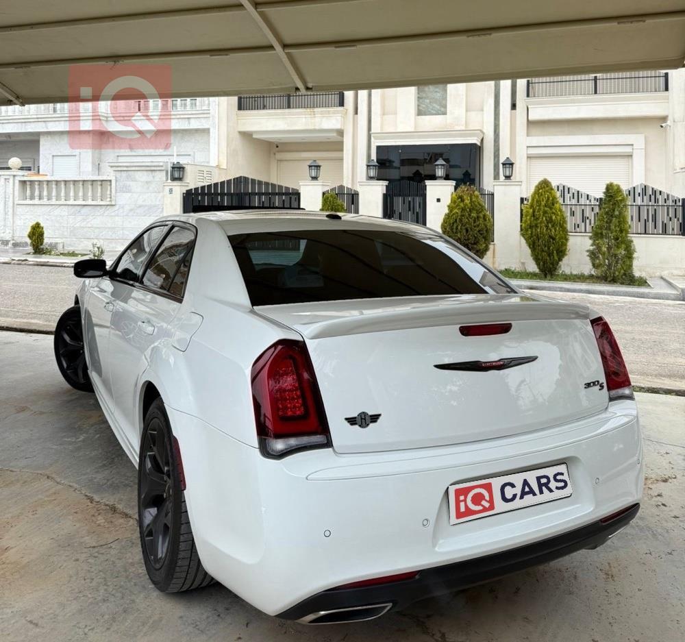 كرايسلر 300